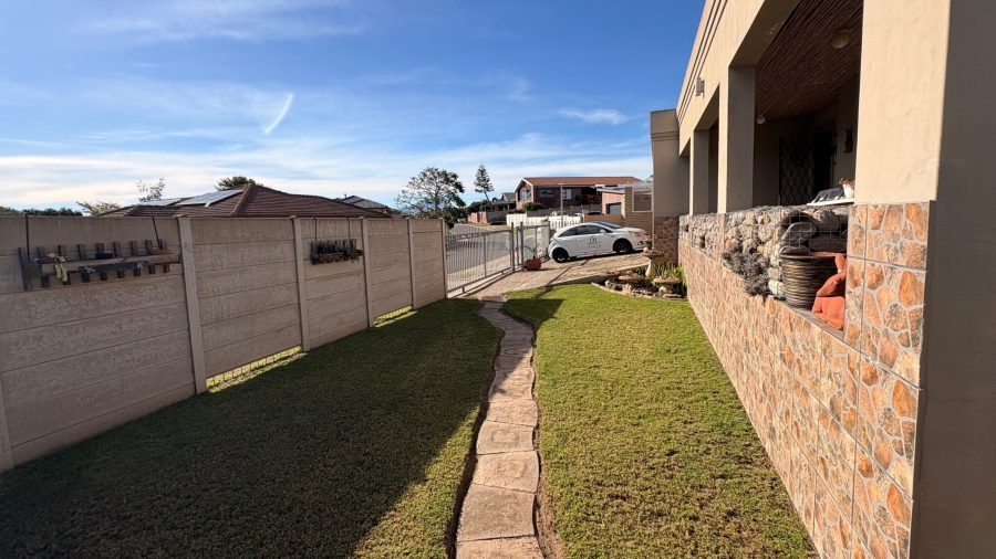 3 Bedroom Property for Sale in Reebok Western Cape
